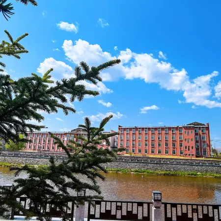 Dongqiao Garden Holiday Hotel