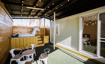 Yu Yue Log Cabin