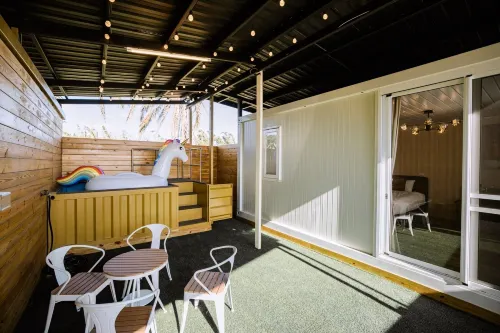 Yu Yue Log Cabin