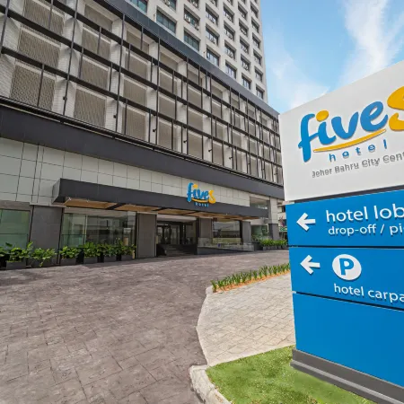 Fives Hotel Johor Bahru City Centre Отели рядом с достопримечательностью «Торговый центр JB City Square»