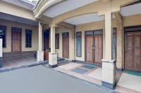 Hotel O Balikpapan near Taman Beruang Madu formerly Palm Cafe Inn Hotels in Balikpapan