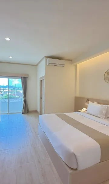 ห้องดีลักซ์ เตียงใหญ่ วิวเมือง