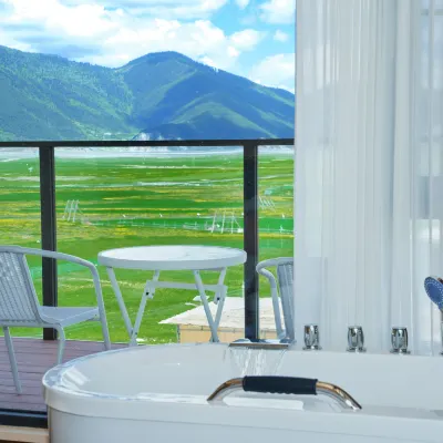 chenwai mountain villa（Shangri-La Hotel） Hotels near Napa Hai (Yila Grassland)