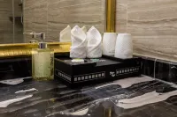 LUX CABINS Zunzhong Hote - 3-Star