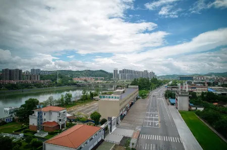 City Comfort Inn Hotel (Shaoguandong Railway Station The History East Street) Отели рядом с достопримечательностью «Dajian Temple»