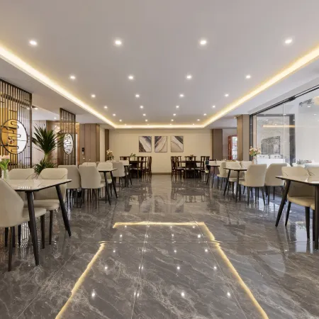 Yunshang Hotel (Huangguoshu Waterfall Scenic Area Branch)