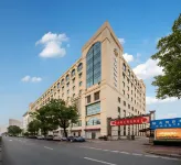 Zhongshan Sunshine Holiday Hotel (Zhongshan Pedestrian Street Xingzhong Plaza Store) Hotels in Xingzhong Plaza/Sunwenxi Road