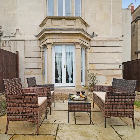 4BD/3Bath/2Car Drive/Garden/Games room/Nr Hospital