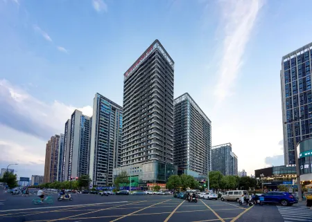 IGenie Esports Hotel (Chengdu Guandong Metro Station Branch) Отели рядом с достопримечательностью «Singapore-Sichuan Hi-Tech Innovation Park»