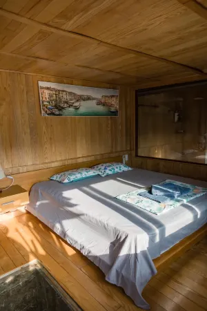 Lan Ha Floating Homestay Отели рядом с достопримечательностью «Cat Co Beach»