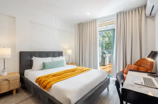 Theatre Hotel by Lodgo