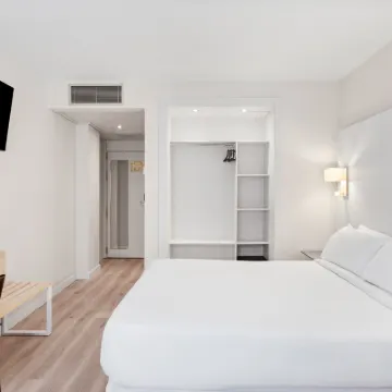 B&B HOTEL Ciudad de Lleida Hotels near Lleida Pirineus Railway Station