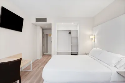 B&B HOTEL Ciudad de Lleida Các khách sạn gần Casa Dels Gegants