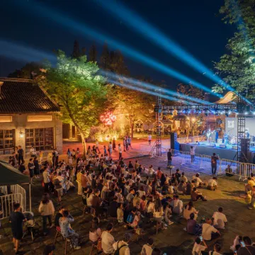 Yanguan Music Lead Vocal Resort Hotel