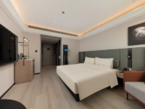 Atour S Hotel, East Street, Erqi Square, Zhengzhou Hotels near Zhengzhou Huimin Middle School Education Group (Chengbei Road)