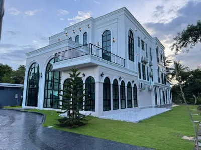 The Target Residence & Resort Hoteles cerca de Wat Rong Khun