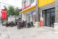 레드도어즈 샤리아 - 케브라온 Karangpilang 호텔