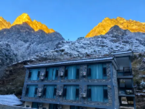 極景西麓丨360°雪山觀景·日照金山·前玉龍後哈巴·雪巒觀峽美宿 雲南·香格里拉中虎跳峽附近的飯店