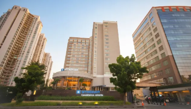 Wyndham Casablanca Jakarta Отели рядом с достопримечательностью «Taman Ismail Marzuki»