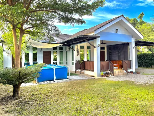 Tepak Nusuk Private Pool Homestay 5 Bedrooms 4 Bathrooms Hotel di Pendek