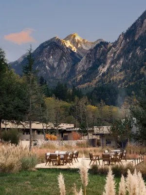 Stargazing at Jiuzhaigou · Vacilando Retreat Hotels near Zhongcha Ditch