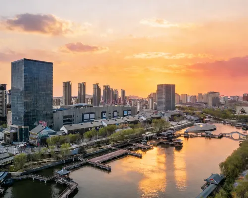 若寓リゾートホテル(泰安旧街愛琴海ショッピングパーク) 泰安のホテル