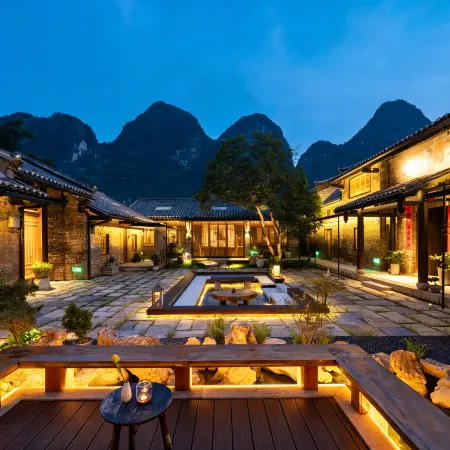 Governor's Mansion Courtyard•Centennial Old House• Vacation Homestay