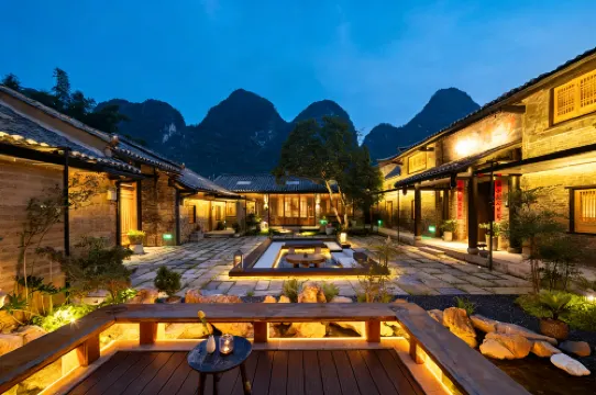 Governor's Mansion Courtyard•Centennial Old House• Vacation Homestay