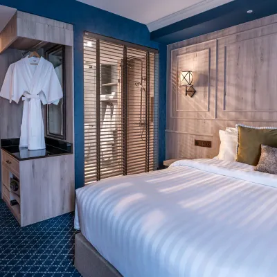 Montraj Coach Sukhumvit Bangkok Hotels near BTS-Asok