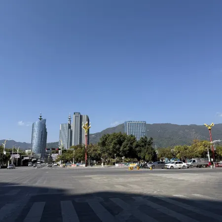 Jiahua Hotel (Lincang Municipal Government Yulong Lake Park Branch)