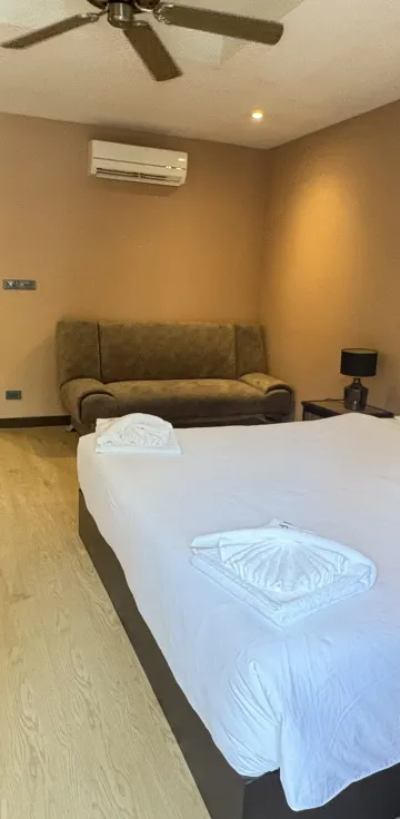 ดีลักซ์ เตียงใหญ่ วิวสระว่ายน้ำ