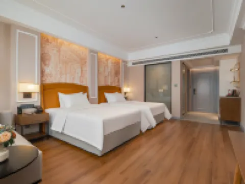 Vienna International Hotel (Guangxing Avenue East, Xinjing Plaza Store) Hoteles en Condado de Xinxing