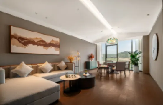 Linkong Jinjiang Hotel