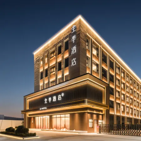 Full Season Hotel (Xinxiang Economic Development Zone Pingyuan Lake Park Branch)