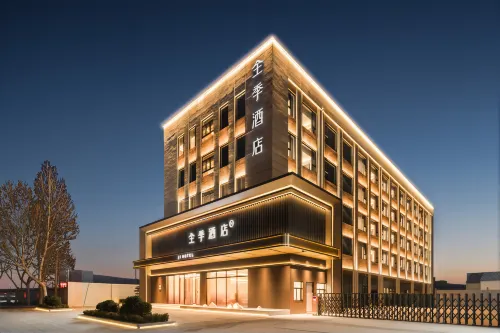 Full Season Hotel (Xinxiang Economic Development Zone Pingyuan Lake Park Branch) - Bãi đậu xe