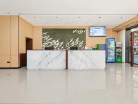 Chibi Lake Holiday Hotel (Xinjiekou Commercial Street) Hotels in Chibi