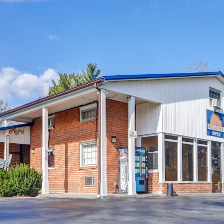 Hotel O Relax Inn Lewisburg near I-64