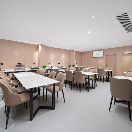 Licheng Xiyue Hotel (Chenzhou Yizhang Wenming South Road Bus Station Branch)