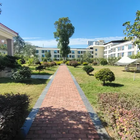Vienna Hotel (Shaoguan Renhua Danxia Mountain Scenic Area Branch)