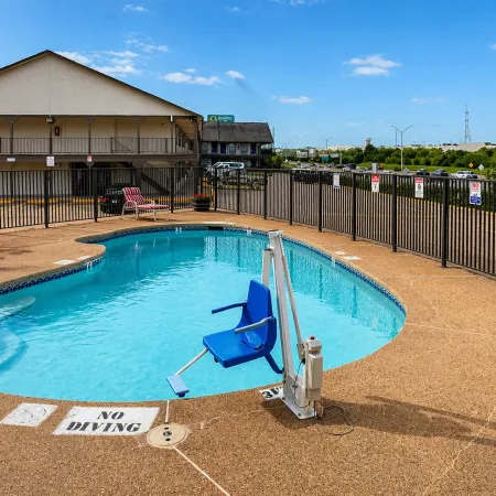 Studio 6 Suites – Mesquite, TX – Gross Rd.