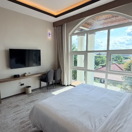 Hong Ye Yuan Tu Hotel Отели рядом с достопримечательностью «Храмовый комплекс Пха Тхат Луанг»