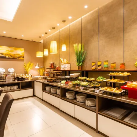 Ease Hotel (Harbin Central Street)