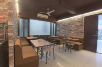 Hotel Shrimmaya - petit déjeuner