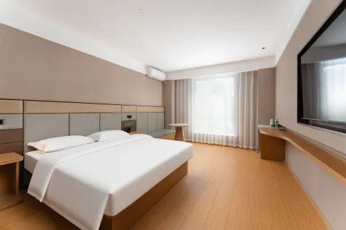 Holiday Lanting · LUXE Smart Audio-visual Designer Homestay