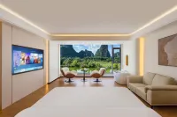 Yue Mountain Riverside Hotel (Yangshuo Yulong River Ten-Mile Gallery Scenic Area) - balcony