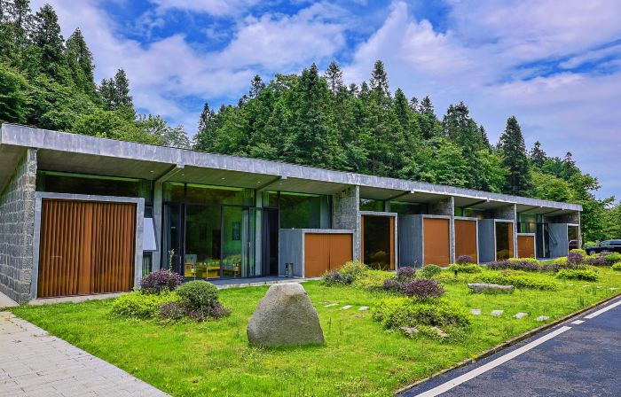 HIDDEN TRACE MOUNTAIN LODGE