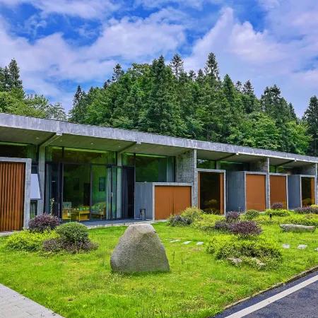 HIDDEN TRACE MOUNTAIN LODGE