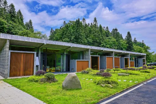 HIDDEN TRACE MOUNTAIN LODGE