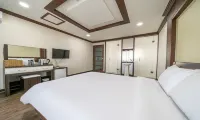 Yangyang Mobydick Hotel - Motels