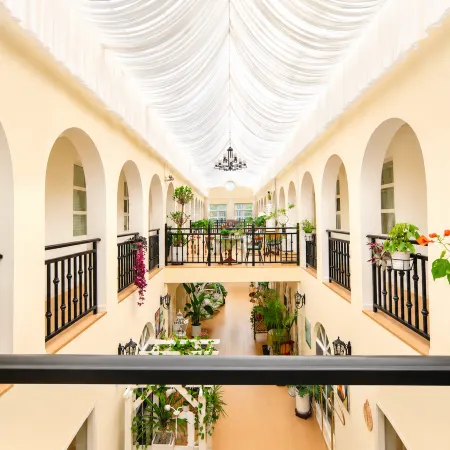 Floral Hotel·Youyueju Courtyard, a Cozy Retreat (Yining Station/Yining Airport Branch)